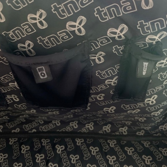 Metallic Aritzia TNA vintage bag - Picture 6 of 14